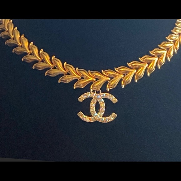 🌹CHANEL BROACH  🌹SEE PICS  🌹OPEN TO TRADE with reputable P♥️SH Seller - Picture 14 of 16